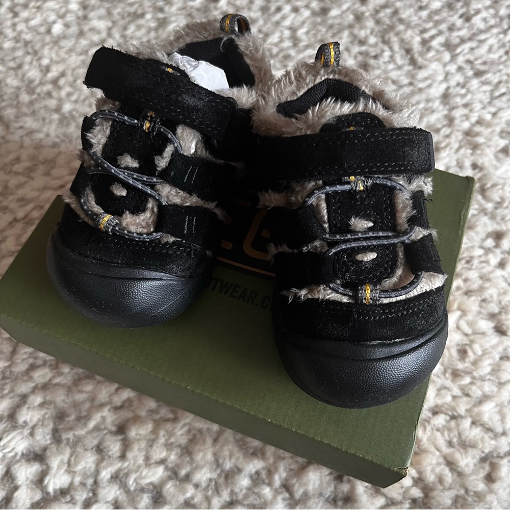 Keen Newport shoes NWB